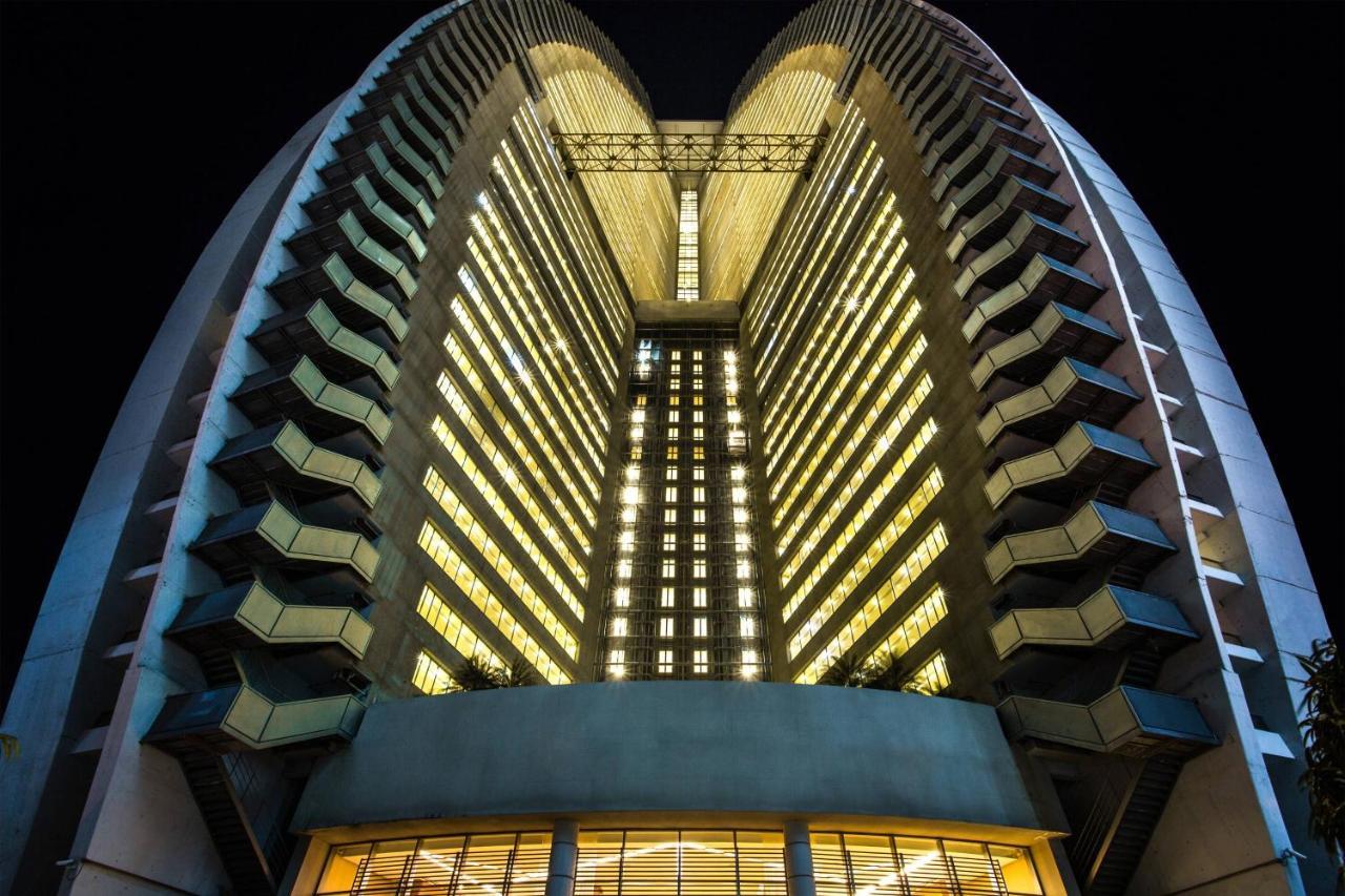 Jw Marriott Panama Hotel Ngoại thất bức ảnh The hotel at night