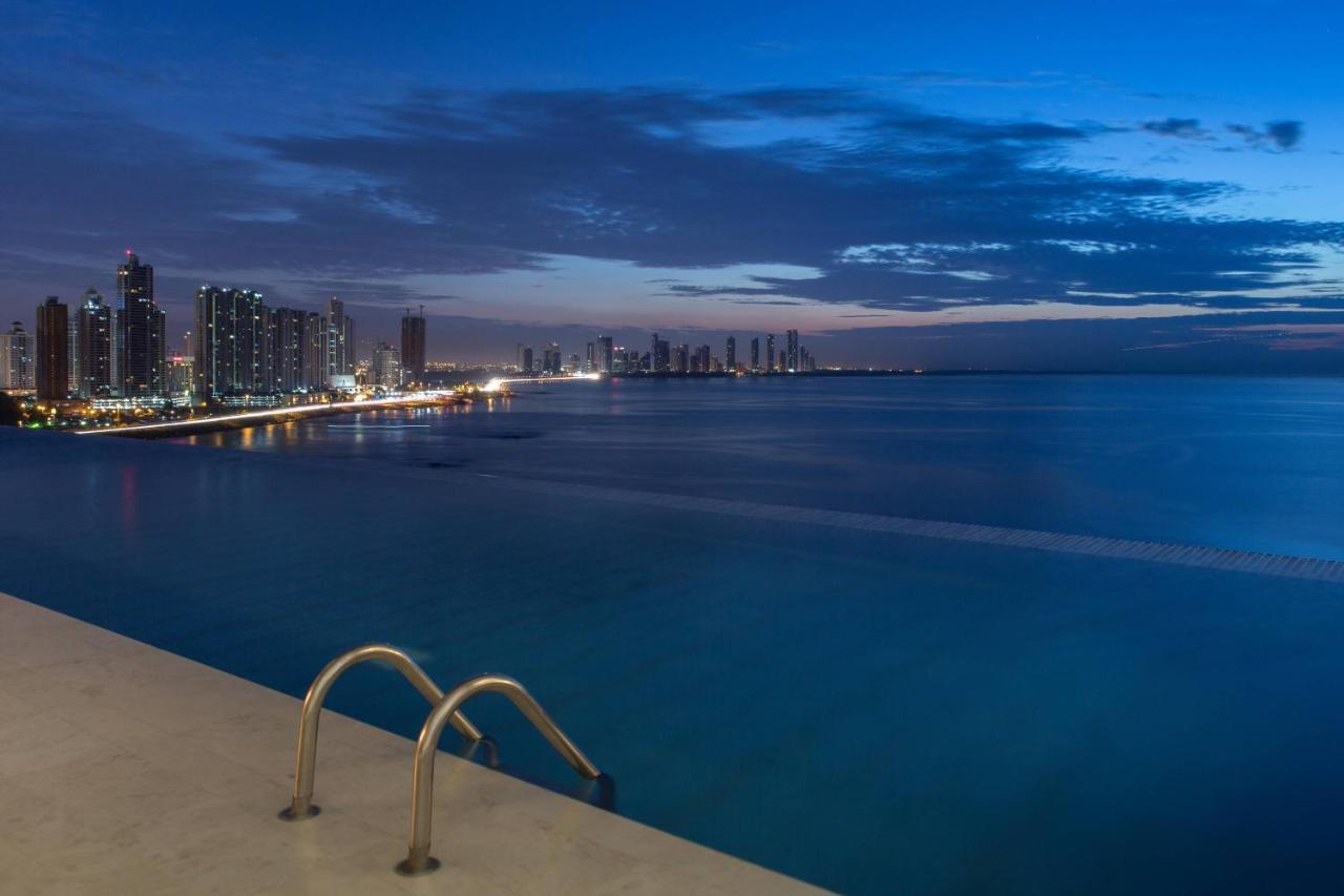 Jw Marriott Panama Hotel Ngoại thất bức ảnh View of the city from the pool